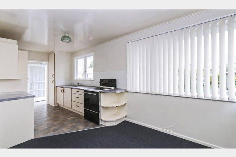 Photo of property in 67 Cobham Crescent, Kelston, Auckland, 0602