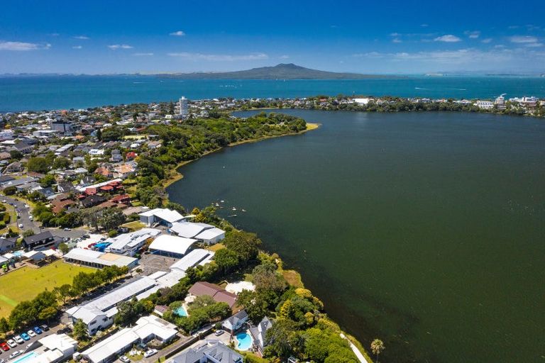 Photo of property in 40 Shakespeare Road, Milford, Auckland, 0620