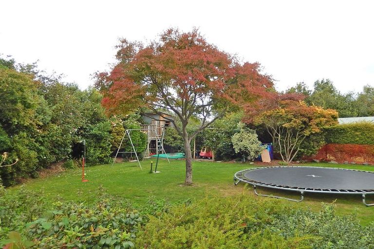 Photo of property in 16 Burn Street, Holmes Hill, Oamaru, 9401