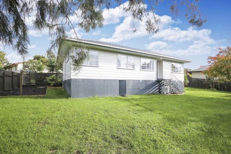 Photo of property in 8 Elizabeth Drive, West Harbour, Auckland, 0618