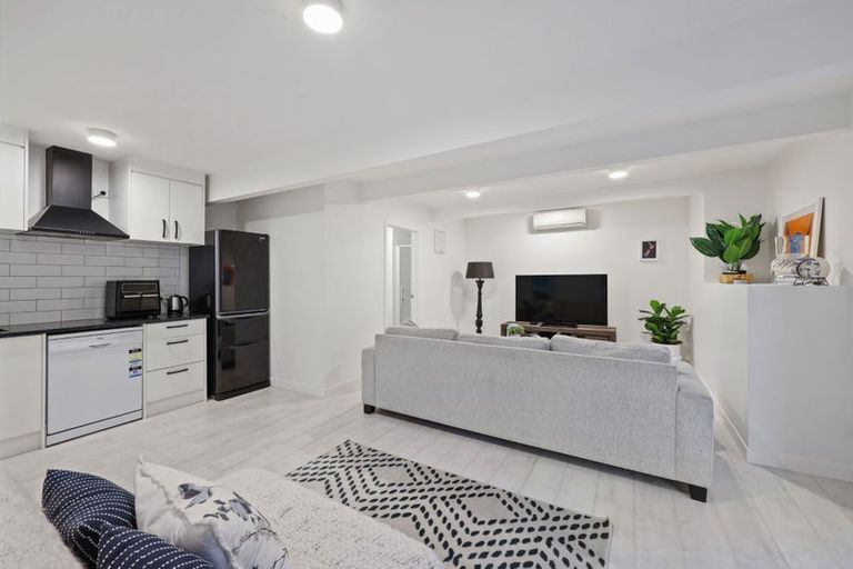 Photo of property in 24 Judkins Crescent, Cockle Bay, Auckland, 2014