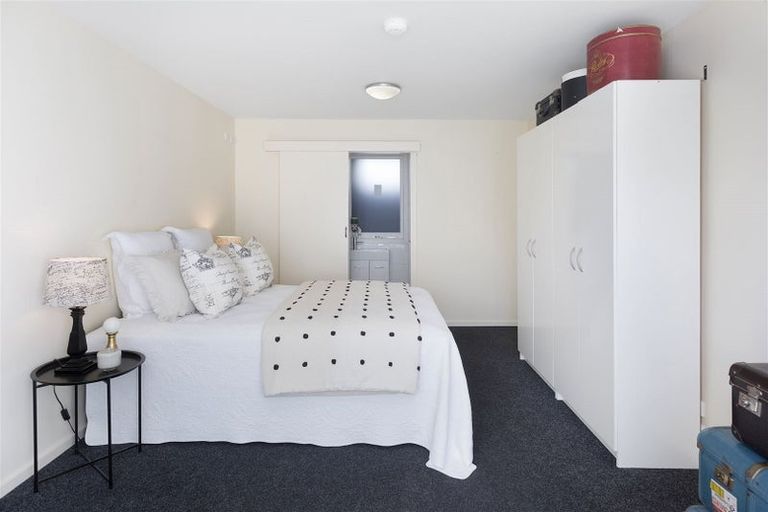 Photo of property in 180 Fendalton Road, Fendalton, Christchurch, 8052