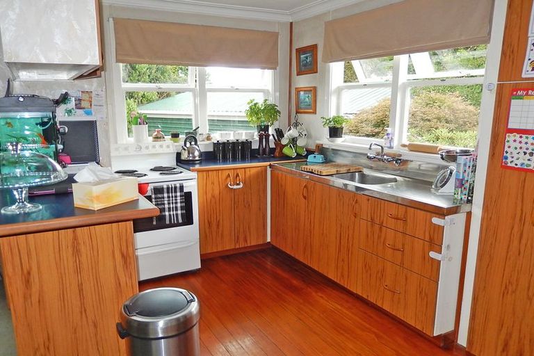 Photo of property in 16 Burn Street, Holmes Hill, Oamaru, 9401