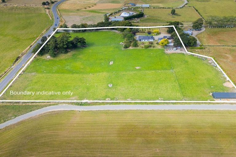 Photo of property in 302 Timaru Road, Waimate, 7978