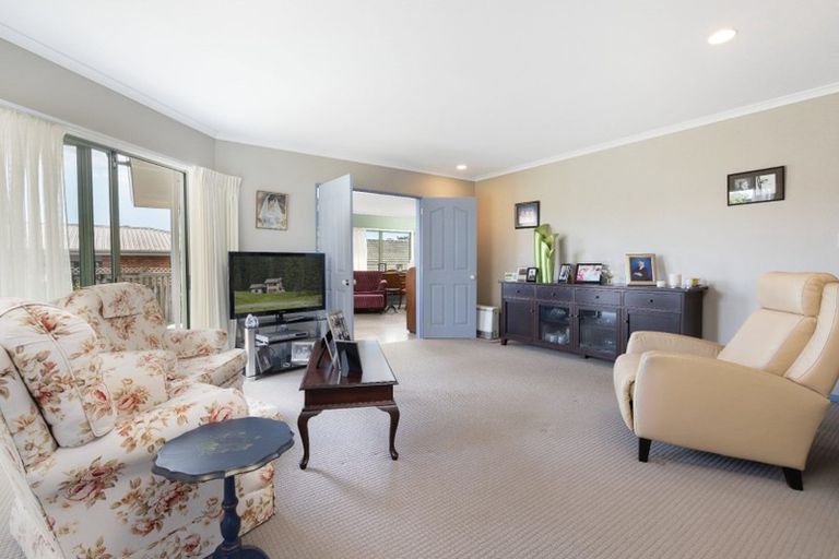 Photo of property in 5 Burnt Oak Drive, Pyes Pa, Tauranga, 3112