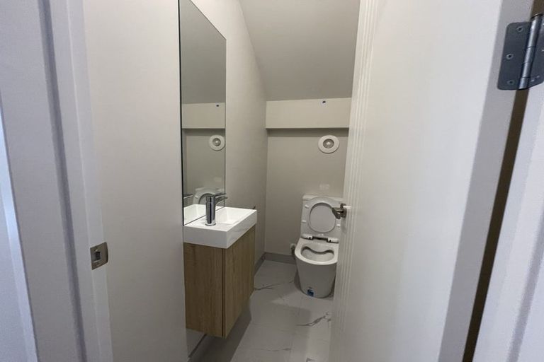 Photo of property in 30b Lowtherhurst Road, Massey, Auckland, 0614