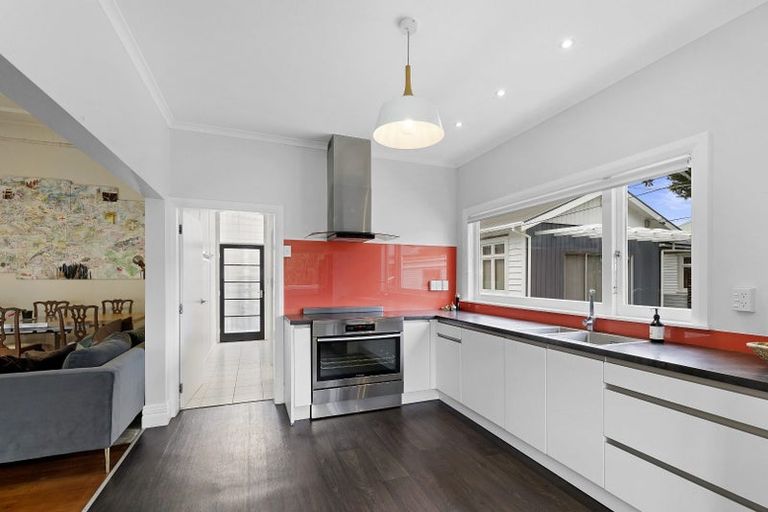 Photo of property in 117 Derwent Street, Island Bay, Wellington, 6023