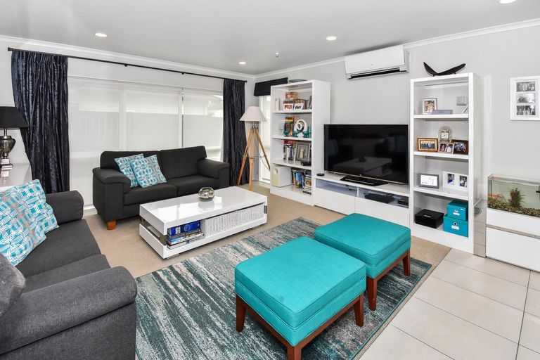 Photo of property in 12 Springcrest Drive, Karaka, Papakura, 2113