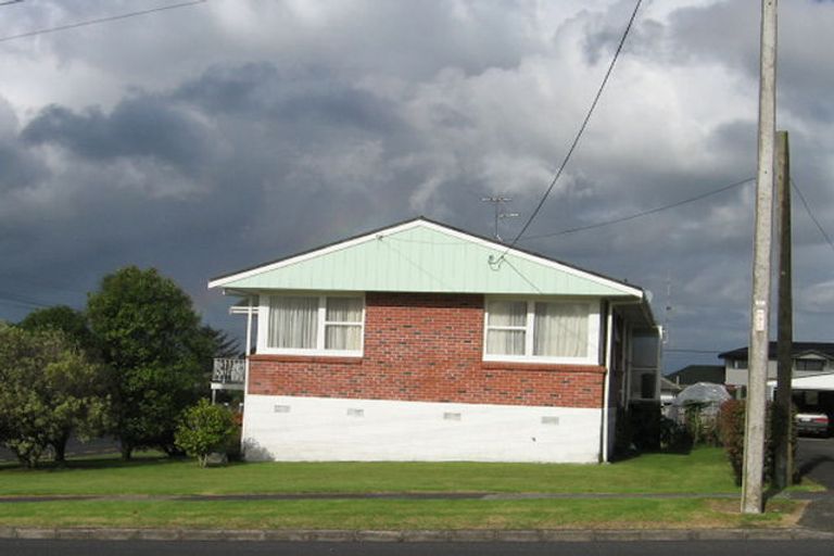 Photo of property in 34 Matipo Road, Te Atatu Peninsula, Auckland, 0610