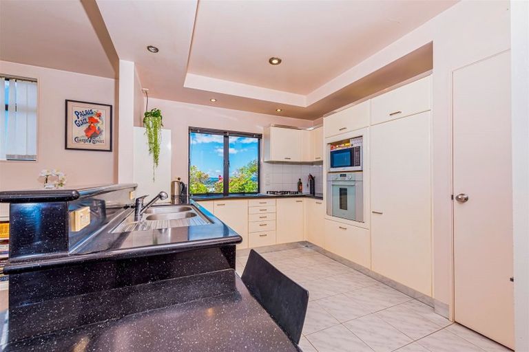 Photo of property in 2/38 Luckens Road, West Harbour, Auckland, 0618