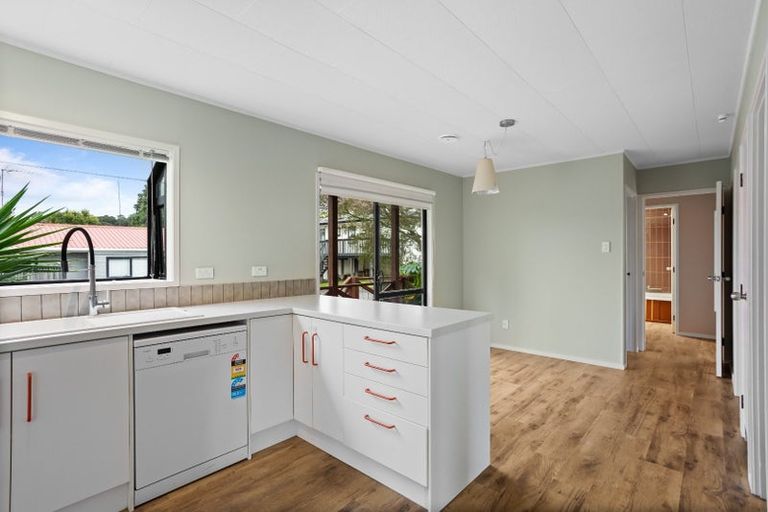 Photo of property in 60a Solar Road, Glen Eden, Auckland, 0602