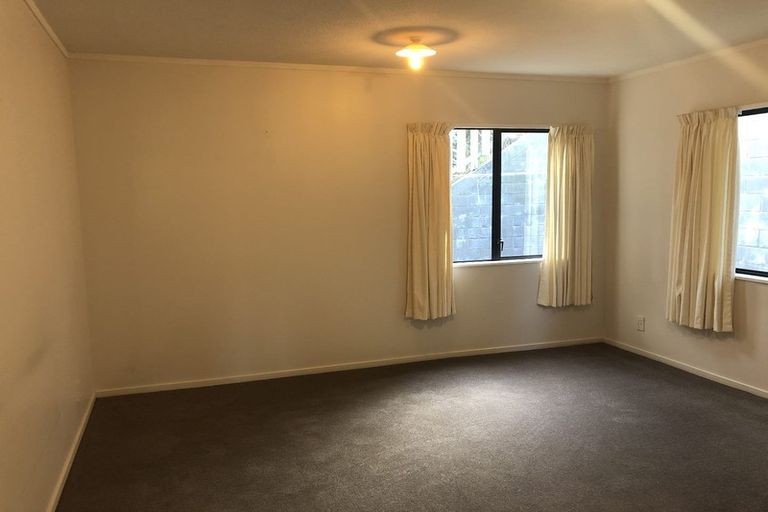 Photo of property in 2 Birkhall Grove, Strathmore Park, Wellington, 6022