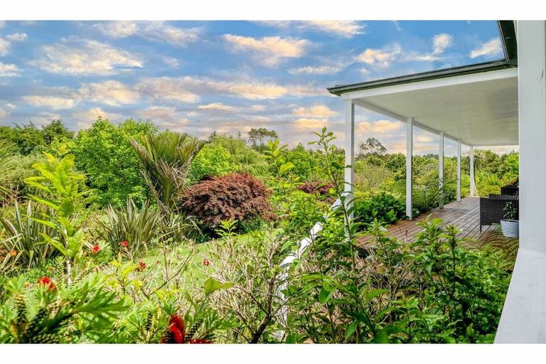 Photo of property in 68 Wiroa Road, Kerikeri, 0293