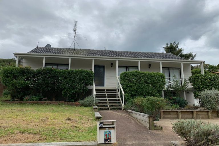 Photo of property in 13 Cottam Grove, Northcross, Auckland, 0632