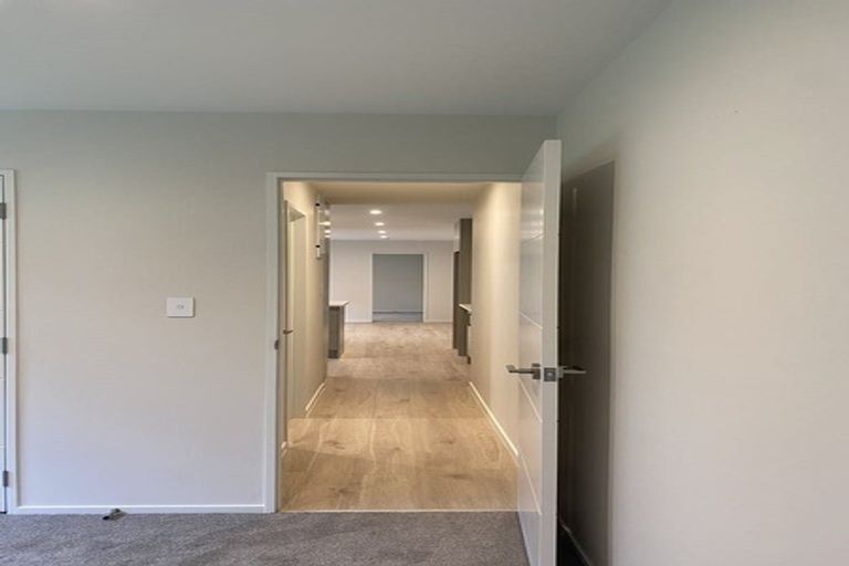 Photo of property in 1 Satchell Place, Birkenhead, Auckland, 0626