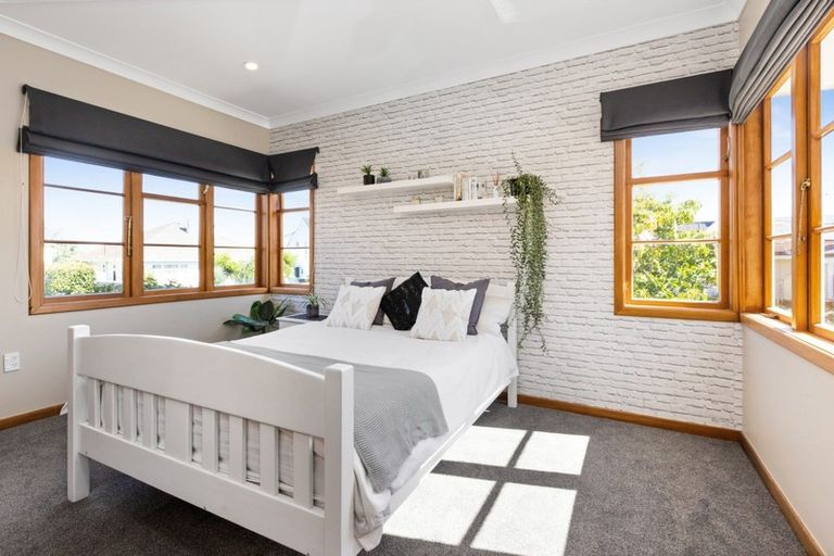 Photo of property in 1 Coleman Terrace, Hospital Hill, Napier, 4110