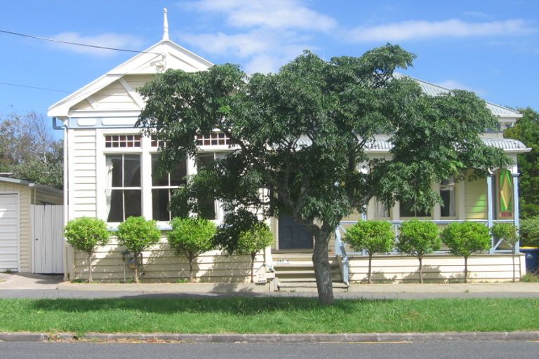 Photo of property in 21 Mozeley Avenue, Devonport, Auckland, 0624