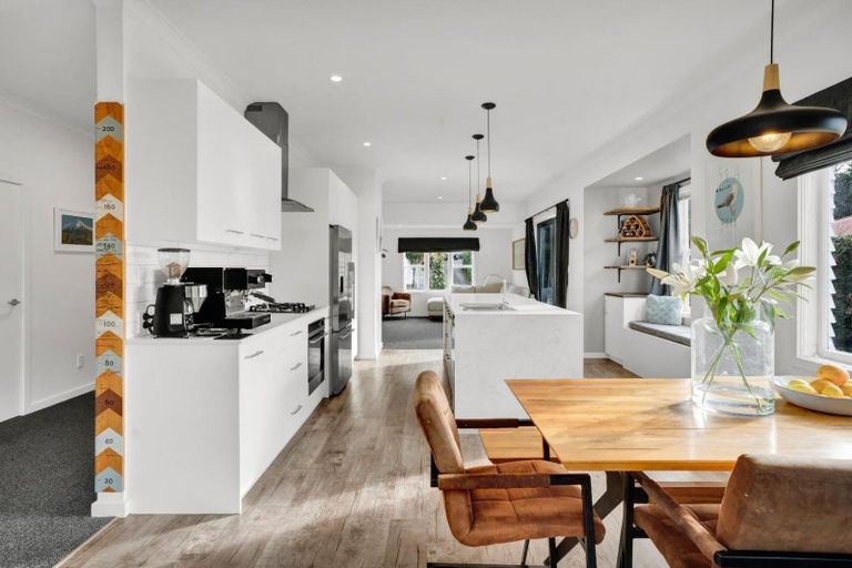 Photo of property in 15 Bracken Street, New Plymouth, 4310