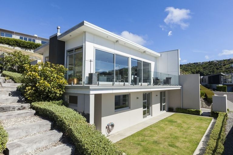 Photo of property in 8 Saint Remy Lane, Redcliffs, Christchurch, 8081