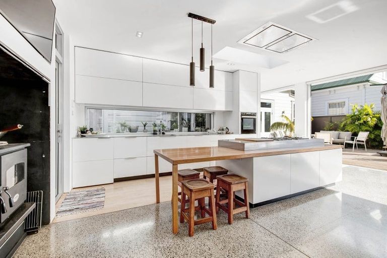 Photo of property in 2 Tainui Road, Devonport, Auckland, 0624