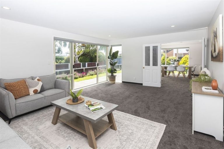 Photo of property in 2 Rosefield Lane, Northcote, Christchurch, 8052