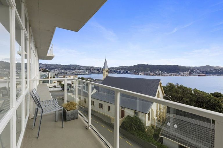 Photo of property in Gateway Apartments, 19 Maida Vale Road, Roseneath, Wellington, 6011