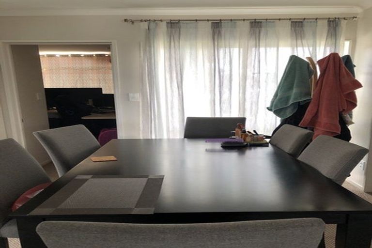 Photo of property in 18 Lorikeet Place, Unsworth Heights, Auckland, 0632