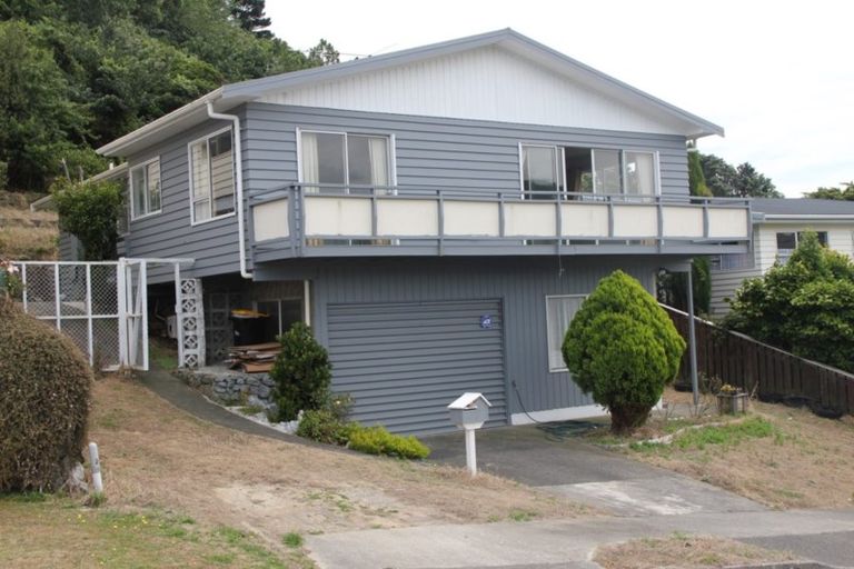 Photo of property in 14 Katarina Grove, Tawa, Wellington, 5028