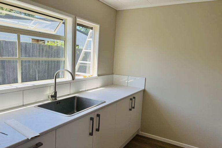 Photo of property in 8 Ranui Station Road, Ranui, Auckland, 0612