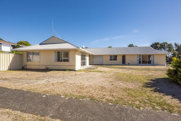 Photo of property in 50 Queens Road, Waikanae Beach, Waikanae, 5036