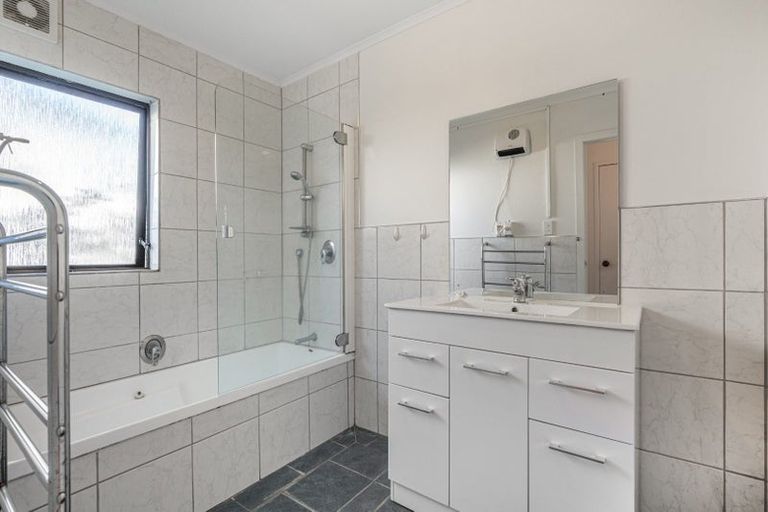 Photo of property in 45a Takutai Avenue, Half Moon Bay, Auckland, 2012
