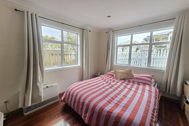 Photo of property in 32 Todman Street, Brooklyn, Wellington, 6021