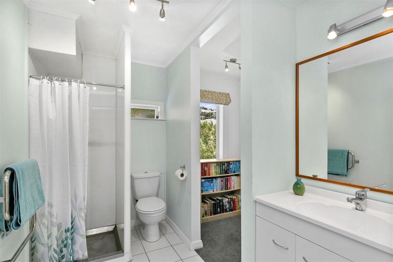 Photo of property in 12 Moana Road, Kelburn, Wellington, 6012