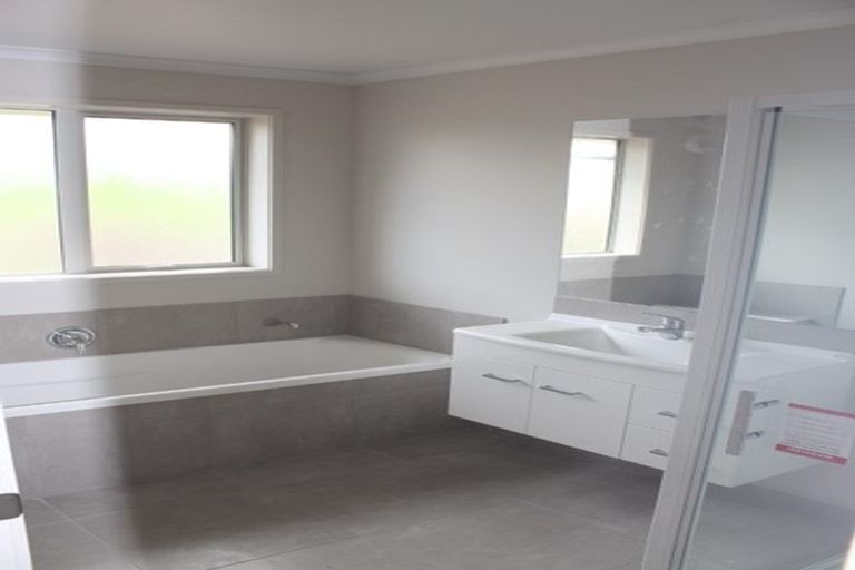 Photo of property in 17 Trauzer Place, Flagstaff, Hamilton, 3210