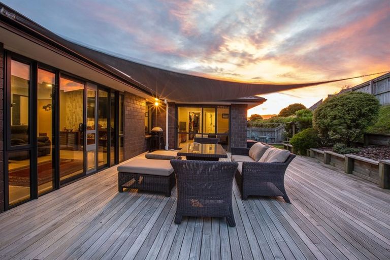 Photo of property in 6 Tasman Close, Aotea, Porirua, 5024