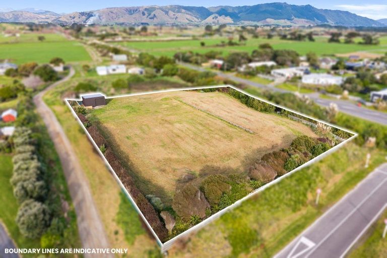 Photo of property in 2 Sims Road, Te Horo Beach, Otaki, 5581