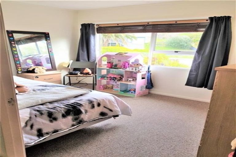 Photo of property in 8 Malibu Grove, Bayview, Auckland, 0629