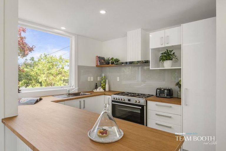 Photo of property in 2/22 Rangatira Road, Birkenhead, Auckland, 0626