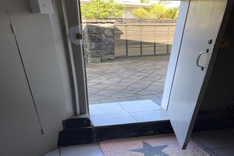 Photo of property in 89 East Coast Road, Castor Bay, Auckland, 0620