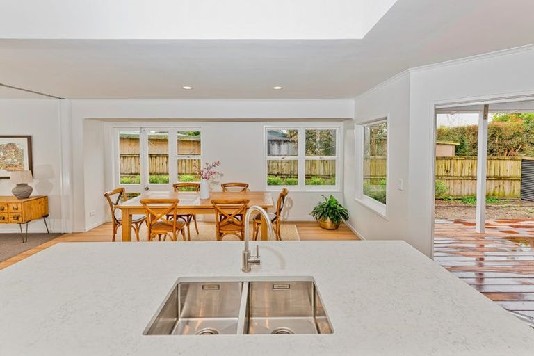 Photo of property in 51 Cambridge Road, Riverhead, 0820