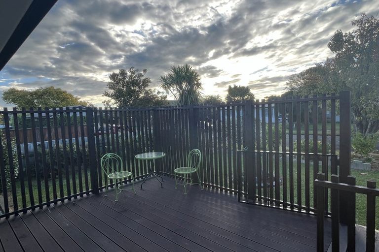 Photo of property in 24 Akaroa Avenue, Awapuni, Palmerston North, 4412