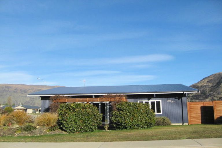 Photo of property in 233 Stone Street, Wanaka, 9305