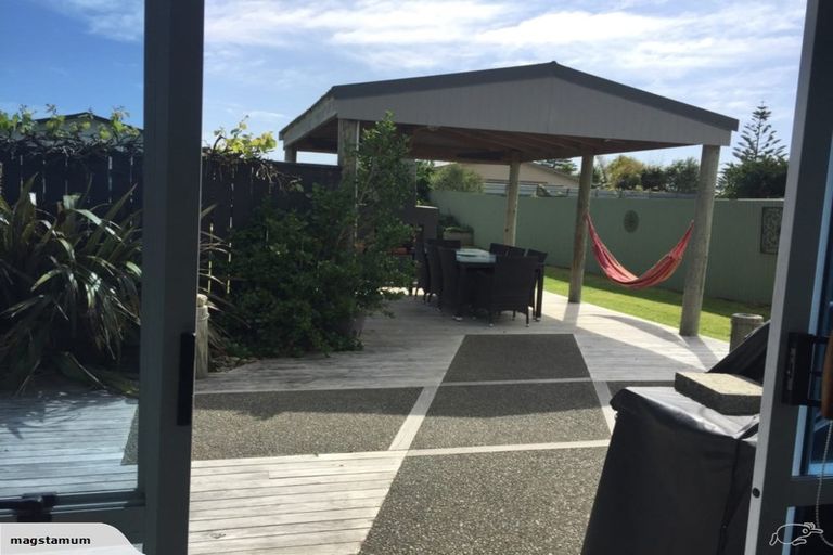 Photo of property in 12 Muapoko Street, Himatangi Beach, Foxton, 4891