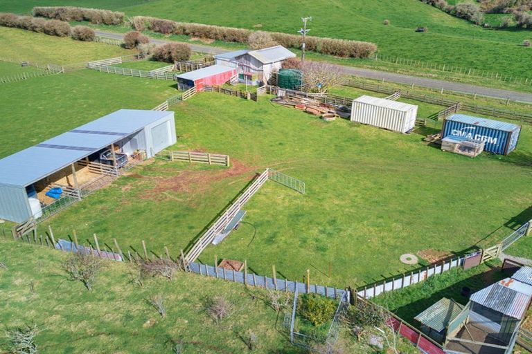 Photo of property in 131 Tiromoana Road, Maata, Eltham, 4398