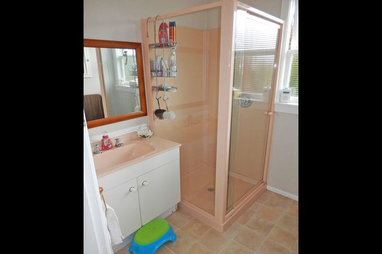 Photo of property in 16 Burn Street, Holmes Hill, Oamaru, 9401