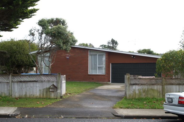 Photo of property in 20 Trelawn Place, Cockle Bay, Auckland, 2014