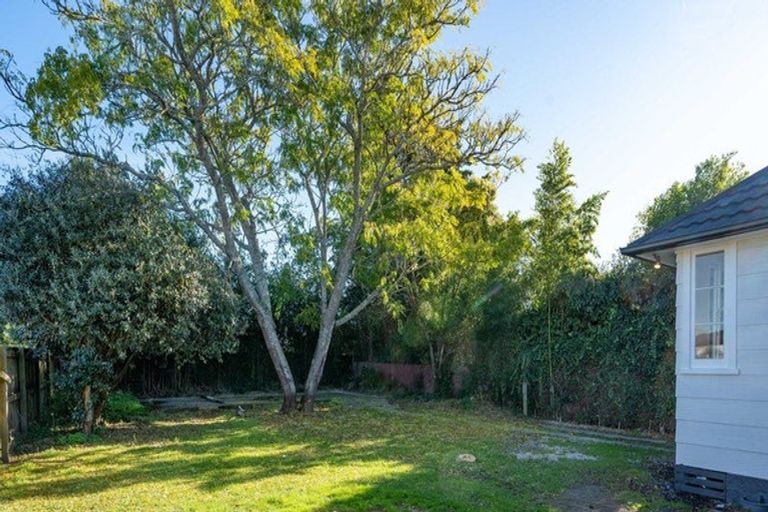 Photo of property in 15 Paul Crescent, Fairfield, Hamilton, 3214