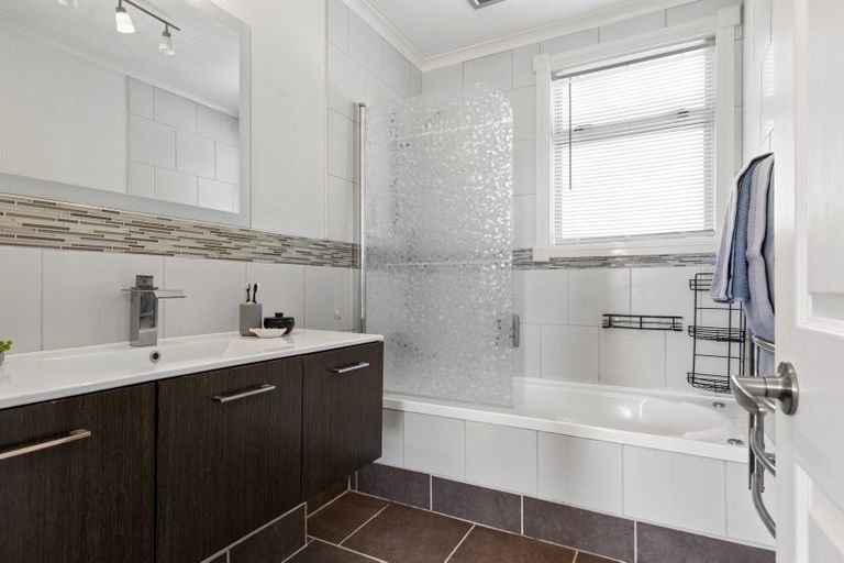 Photo of property in 41 Dingadee Street, Welcome Bay, Tauranga, 3112