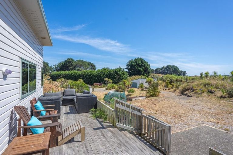 Photo of property in 17 Henham Lane, Waikawa Beach, Levin, 5573
