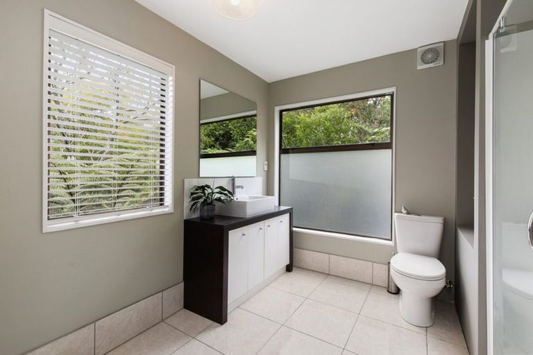 Photo of property in 4 Lady Bell Grove, Lowry Bay, Lower Hutt, 5013